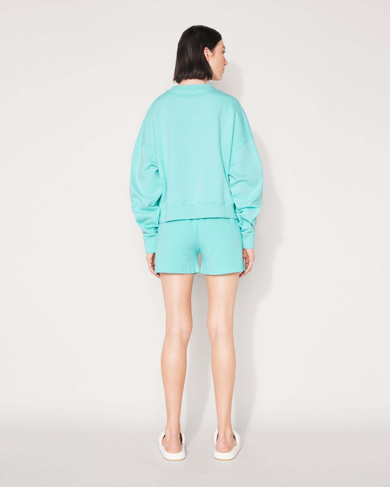 ESSENTIAL CROP SWEATSHIRT - ARUBA BLUE