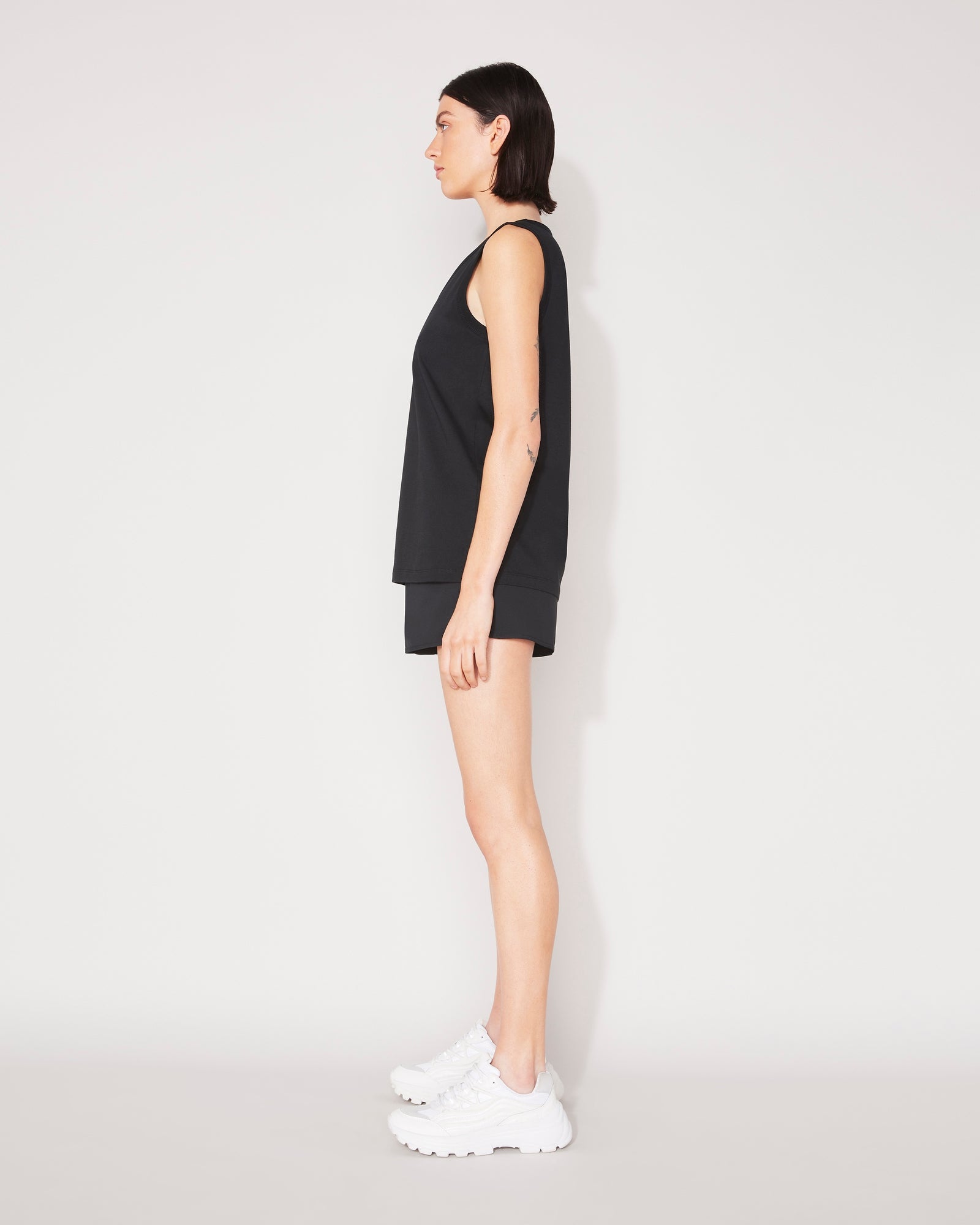 ESSENTIAL SCOOP TANK - BLACK