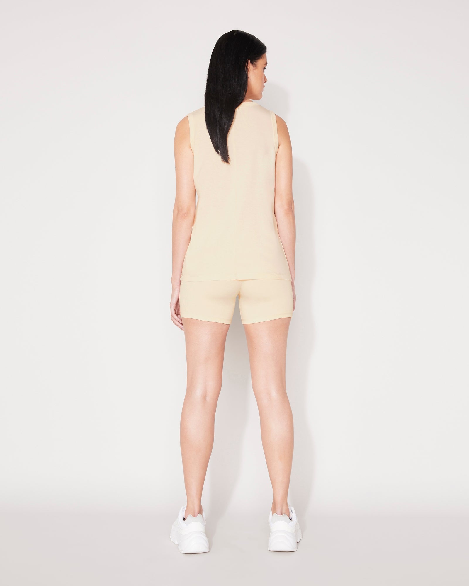 ESSENTIAL SCOOP TANK - BUTTER CREAM