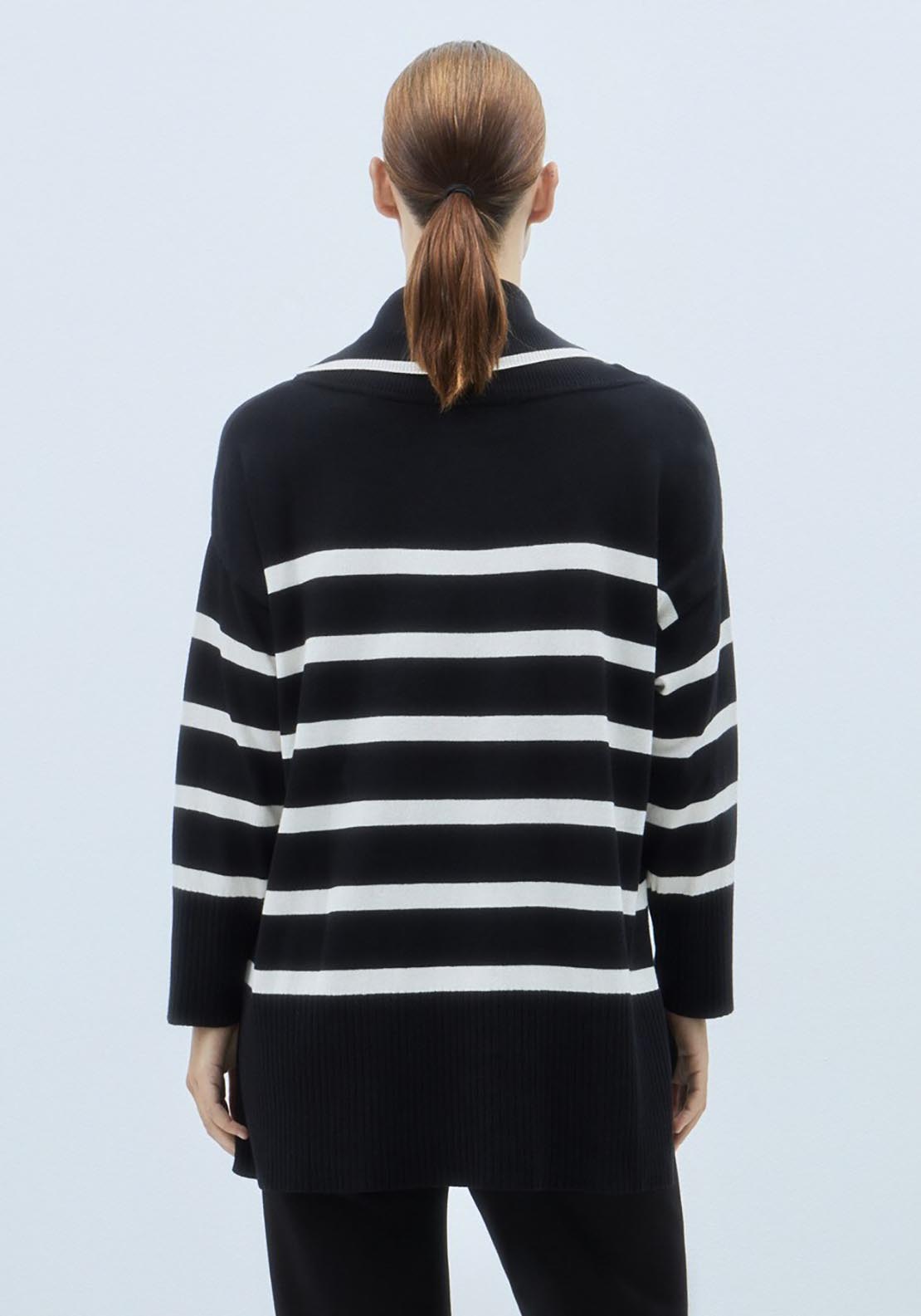 Round Collar Knit Sweater - Black