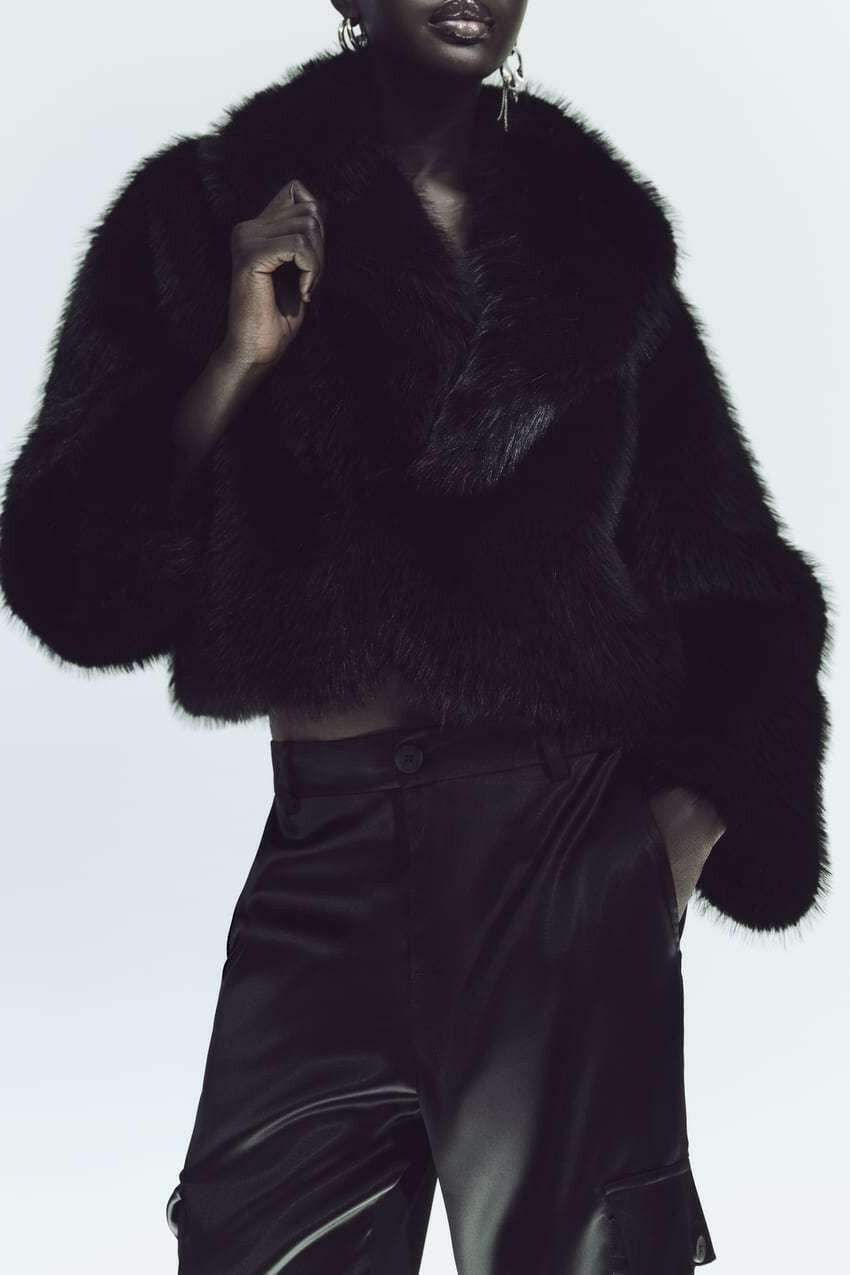 Stay Chic and Cozy with Our Spring Winter Cropped Faux Fur Jacket